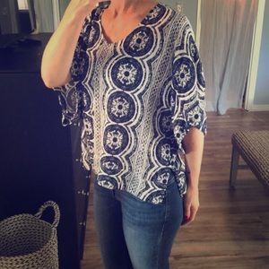 Roxy short sleeve drapey top.